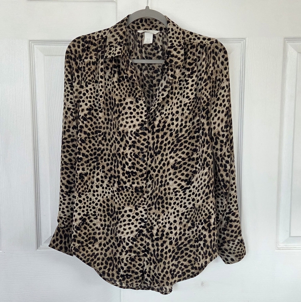 H&M Leopard Print Button-Up Blouse XS Lightweight Flowy Top